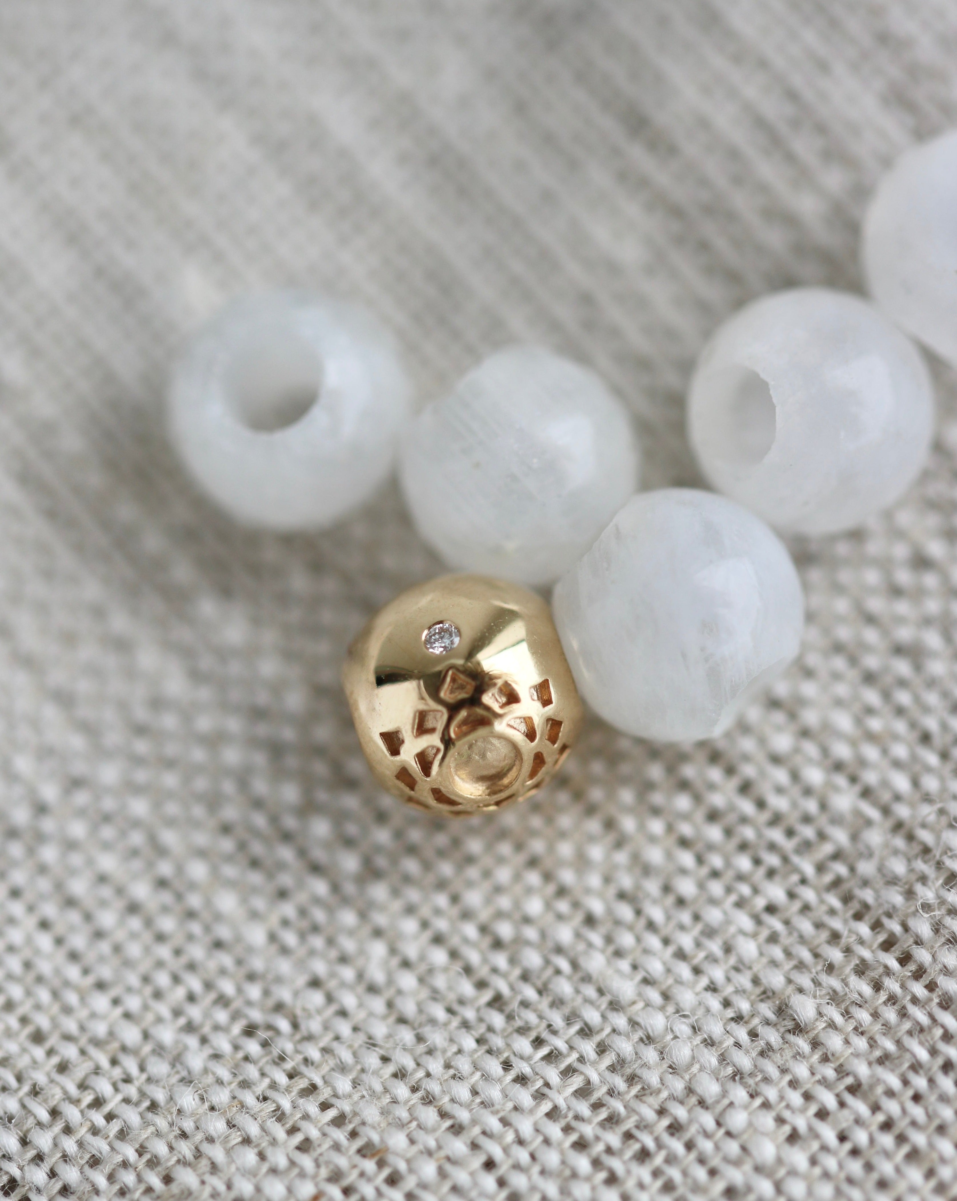 Inner Peace Crown Chakra Bead - 18kt Yellow Gold