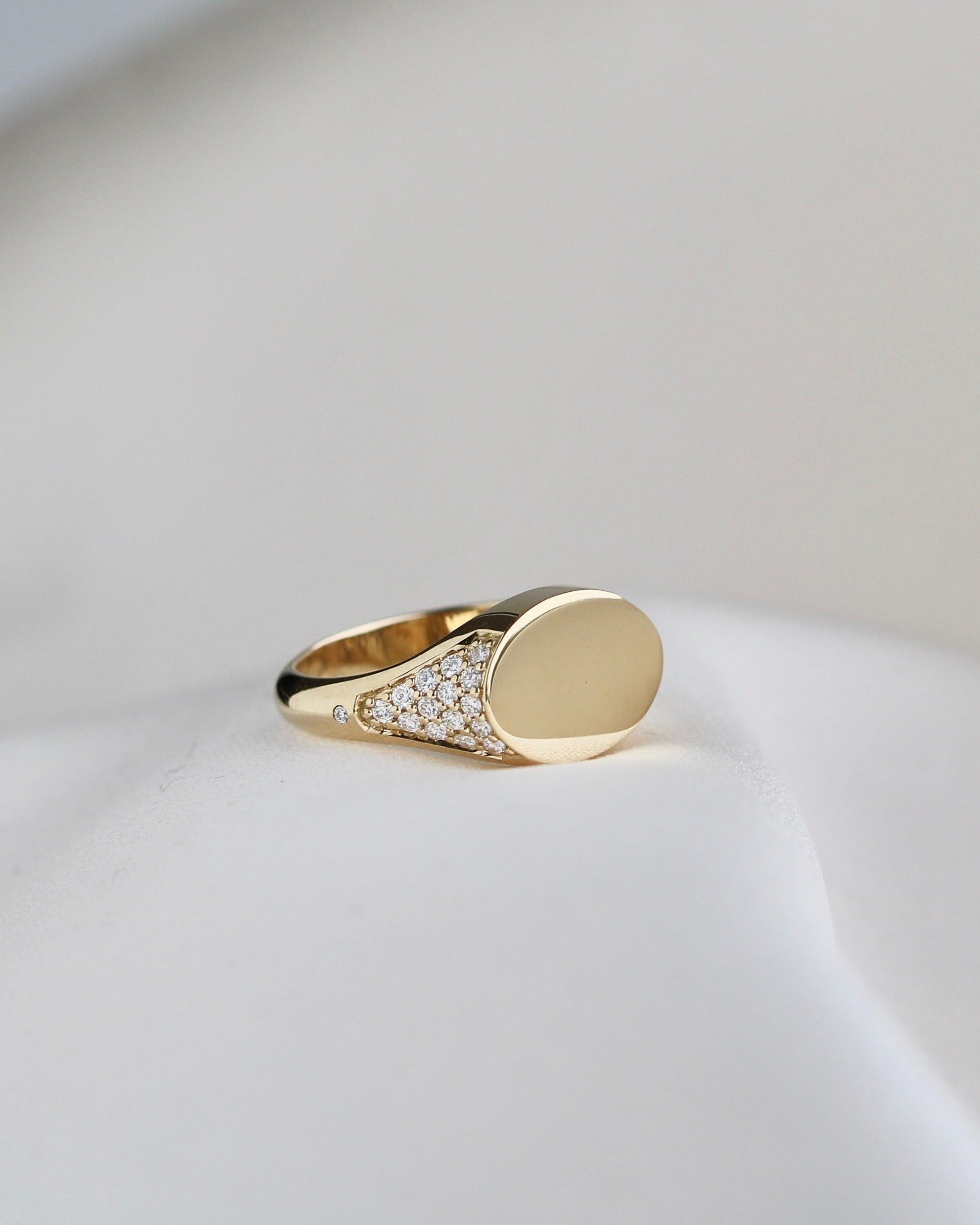 Signet Diamantring Solid - 18kt Gult Gull