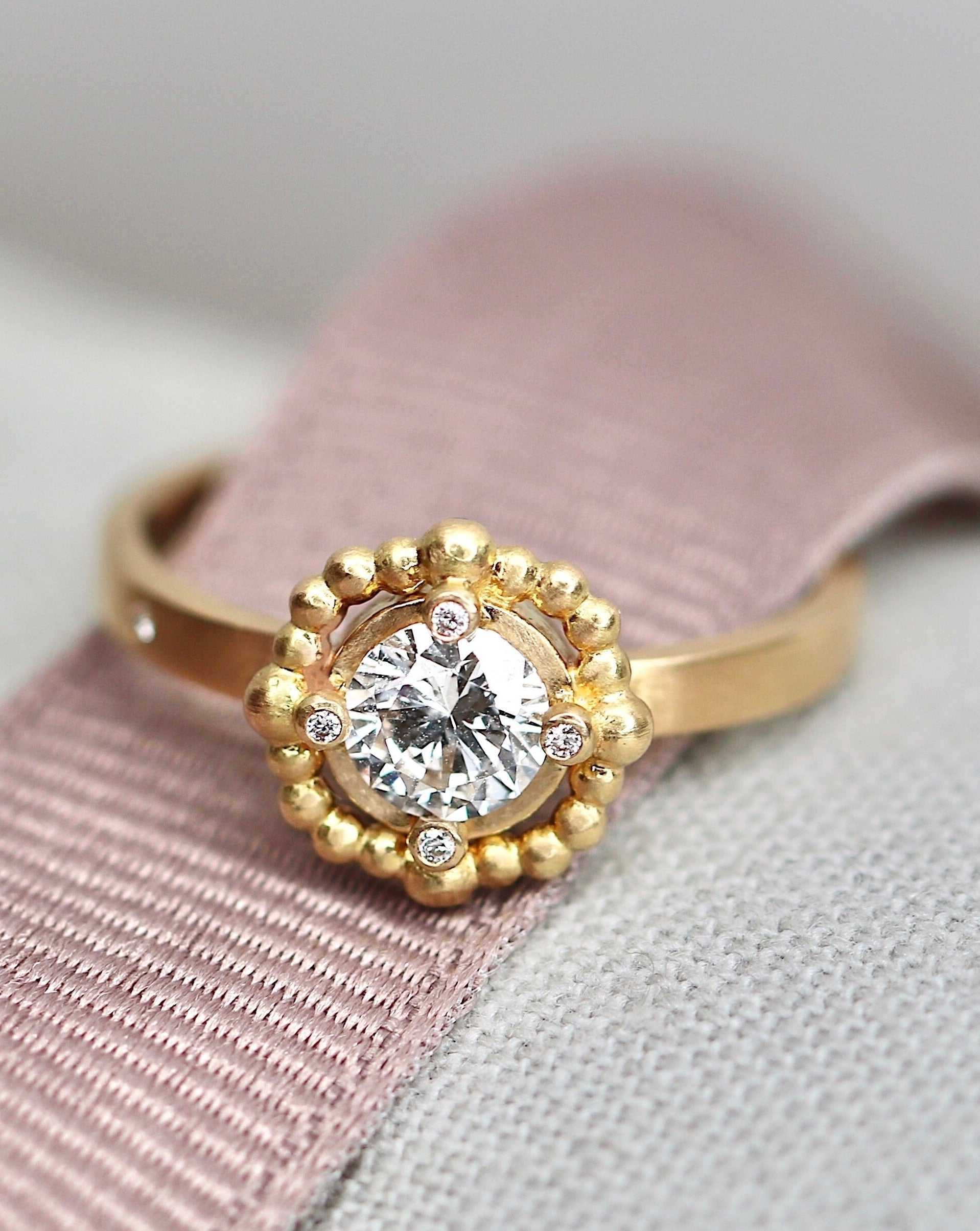 Meant to Be diamantring - 18kt Gult Gull