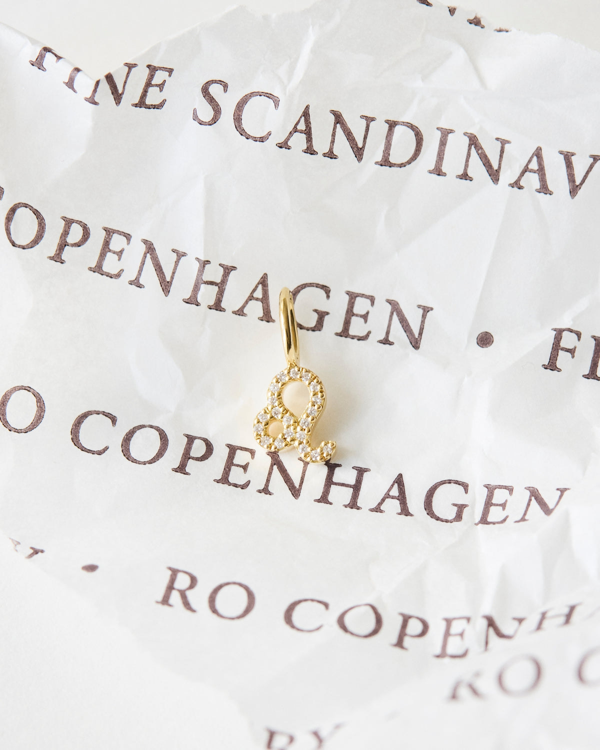 My Løven Diamant Anheng - 18kt Gult Gull