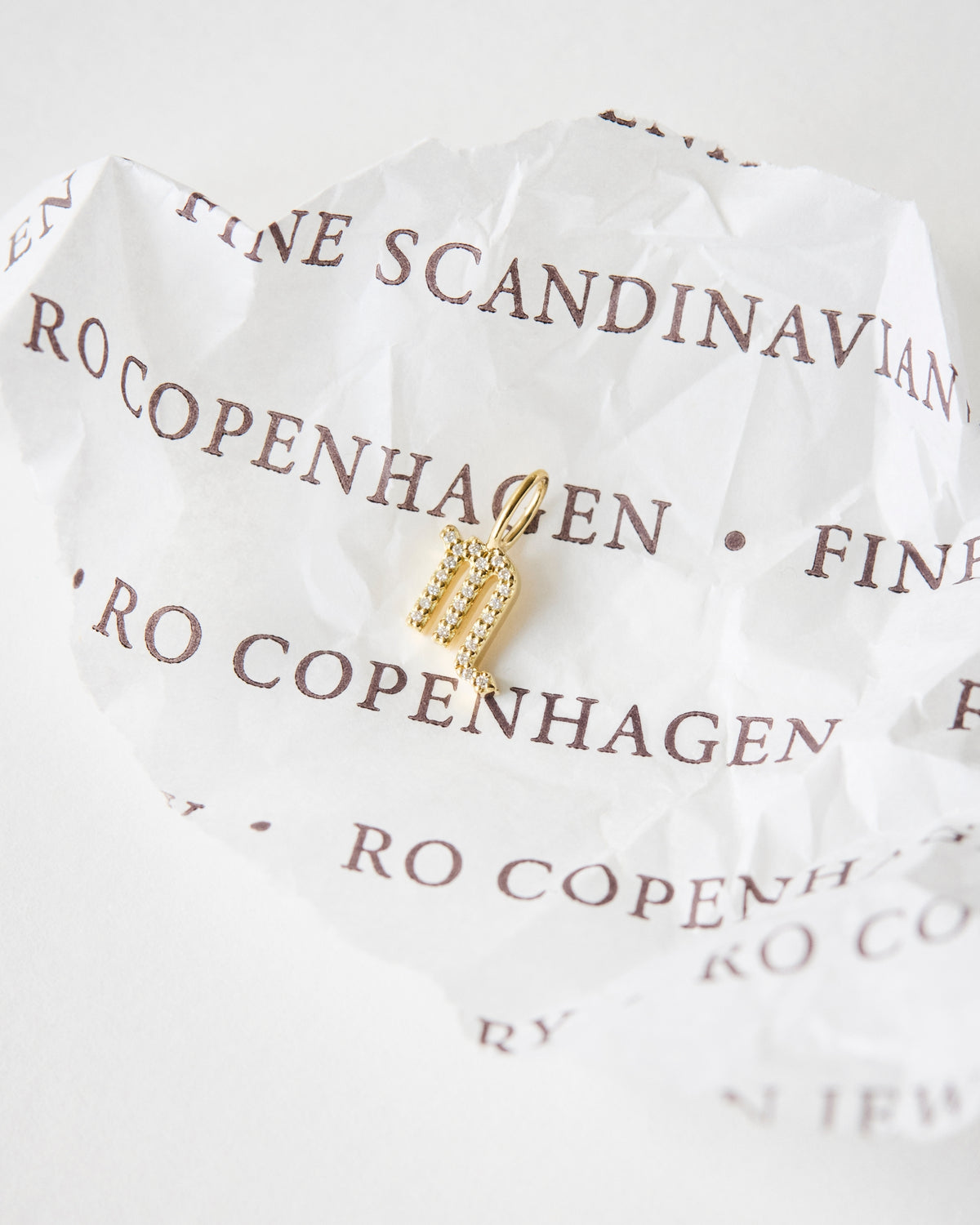 My Skorpionen Diamant Anheng - 18kt Gult Gull