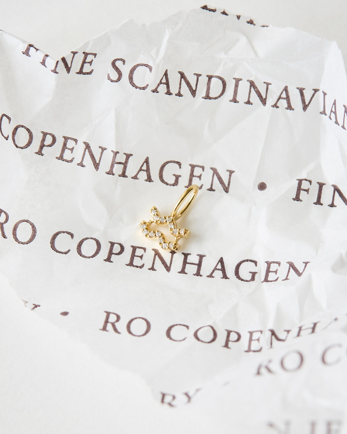 My Aquarius Diamond Pendant - 18kt Yellow Gold