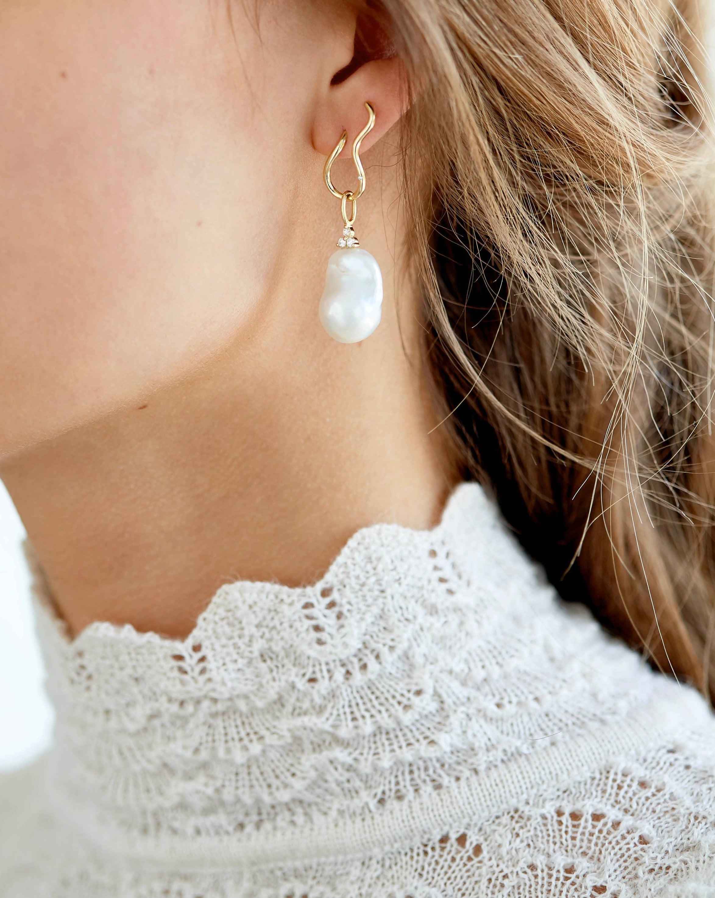 Fryd Baroque Pearl Pendant - 18kt Yellow Gold