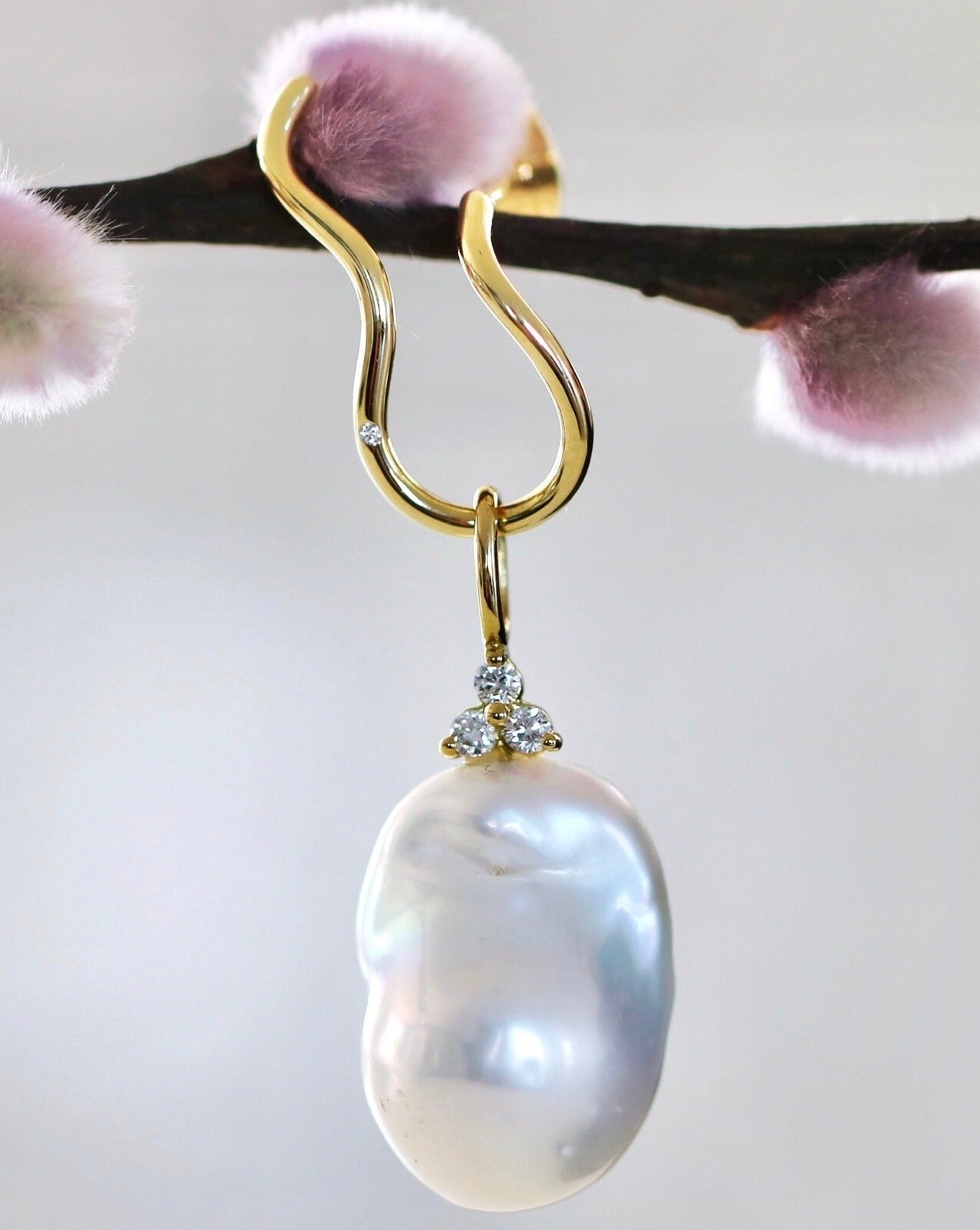 Fryd Baroque Pearl Pendant - 18kt Yellow Gold