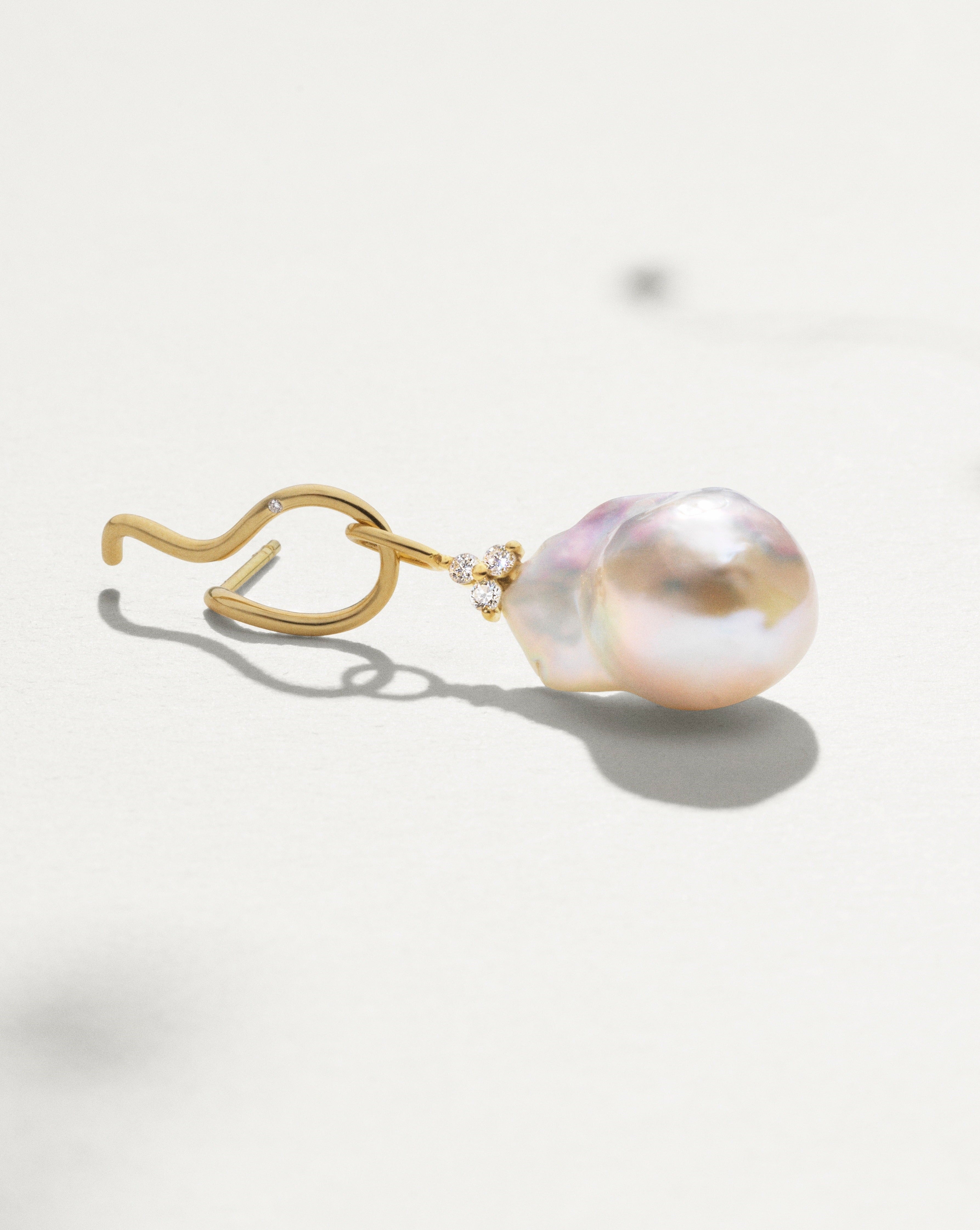 Fryd Baroque Pearl Pendant - 18kt Yellow Gold