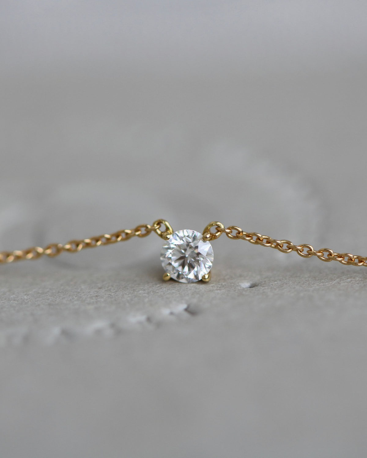 Rock Classic Floating diamant halskjede II - 18kt Gult Gull