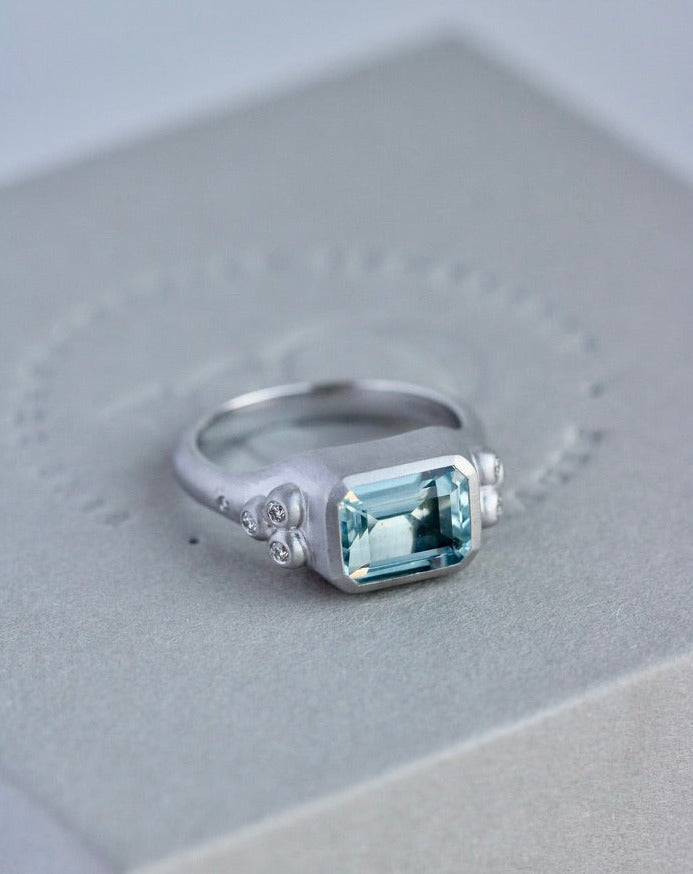 Orbit Octagon ring - 18kt White Gold