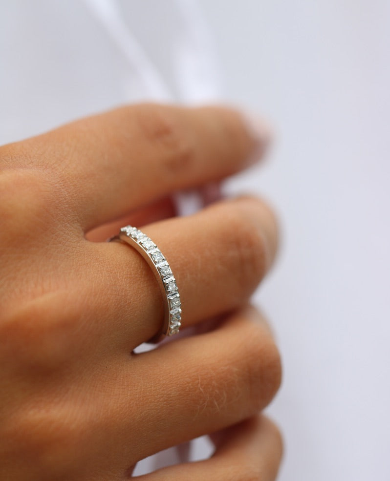 Rock Classic Diamantring Aligned - 18kt Hvitt Gull