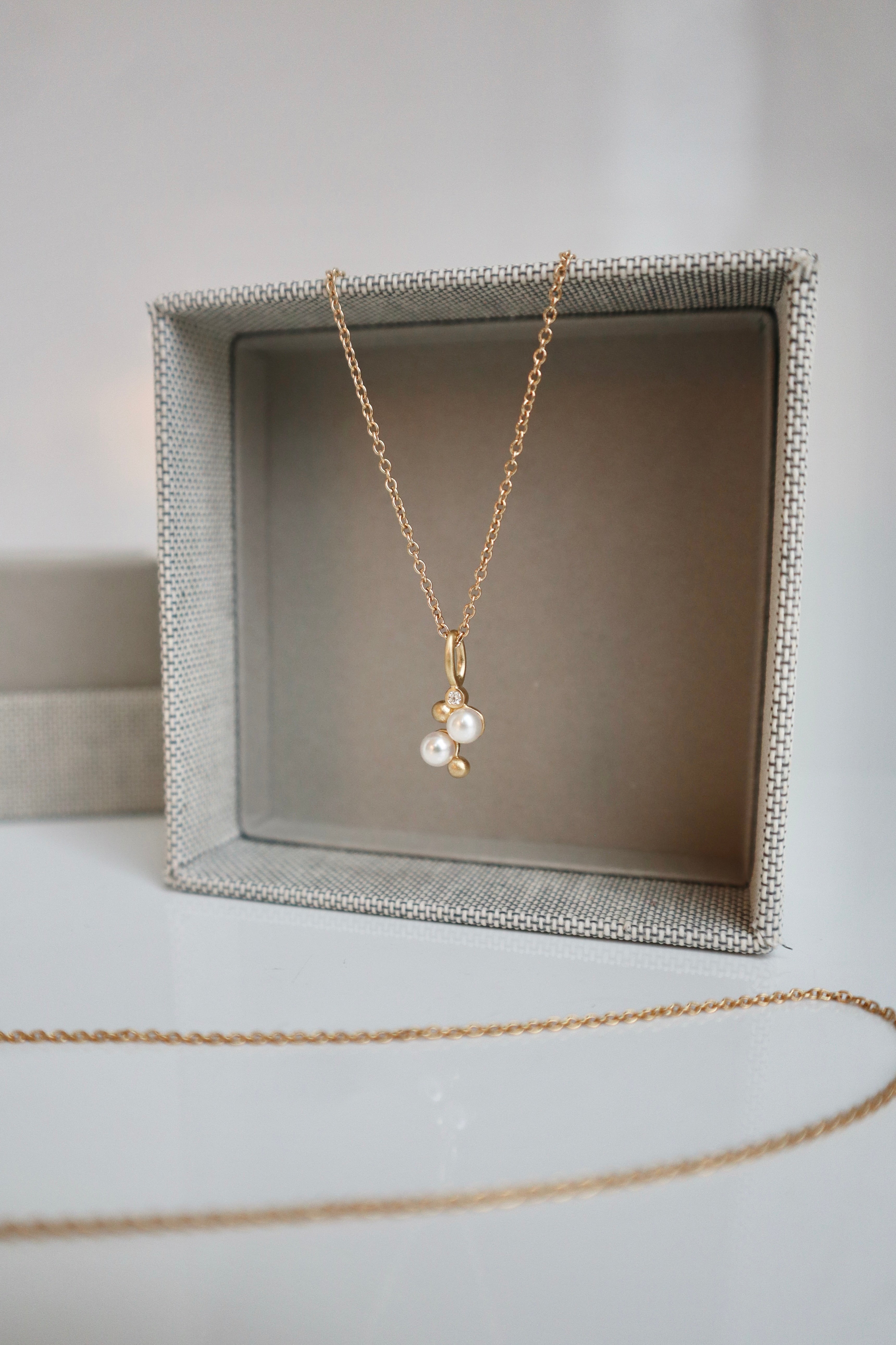 Orbit Dot Pearl Pendant - 18kt Yellow Gold