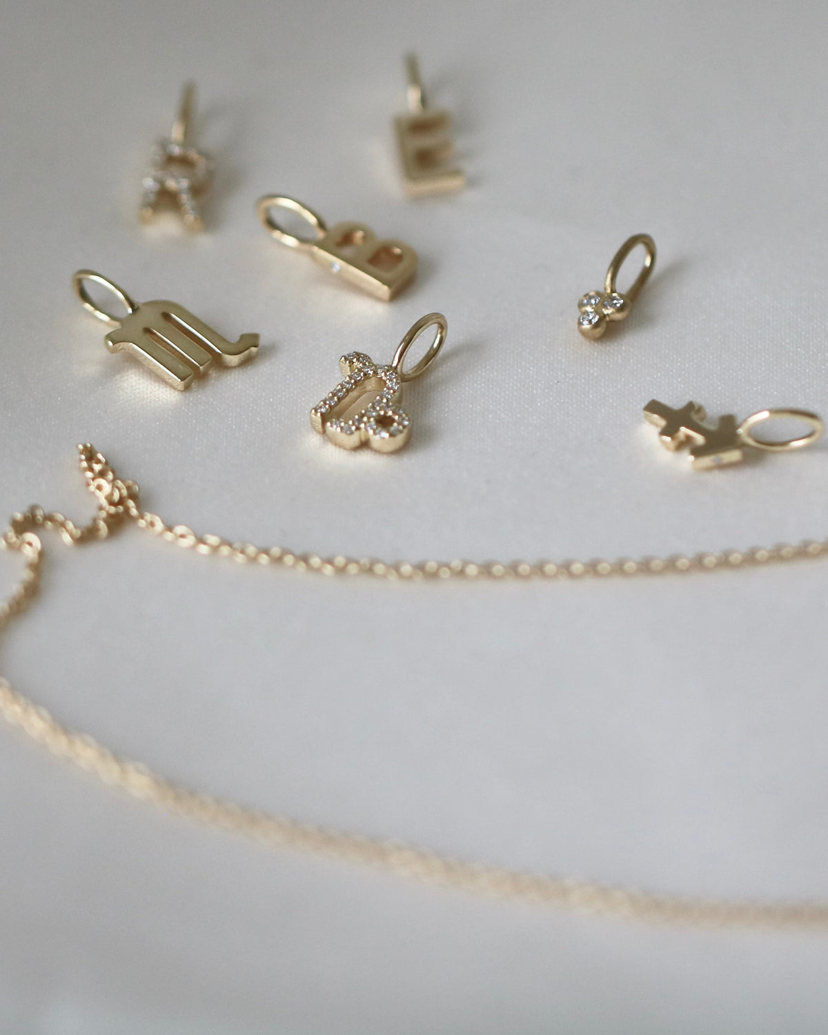 My Capricorn Diamond Pendant - 18kt Yellow Gold