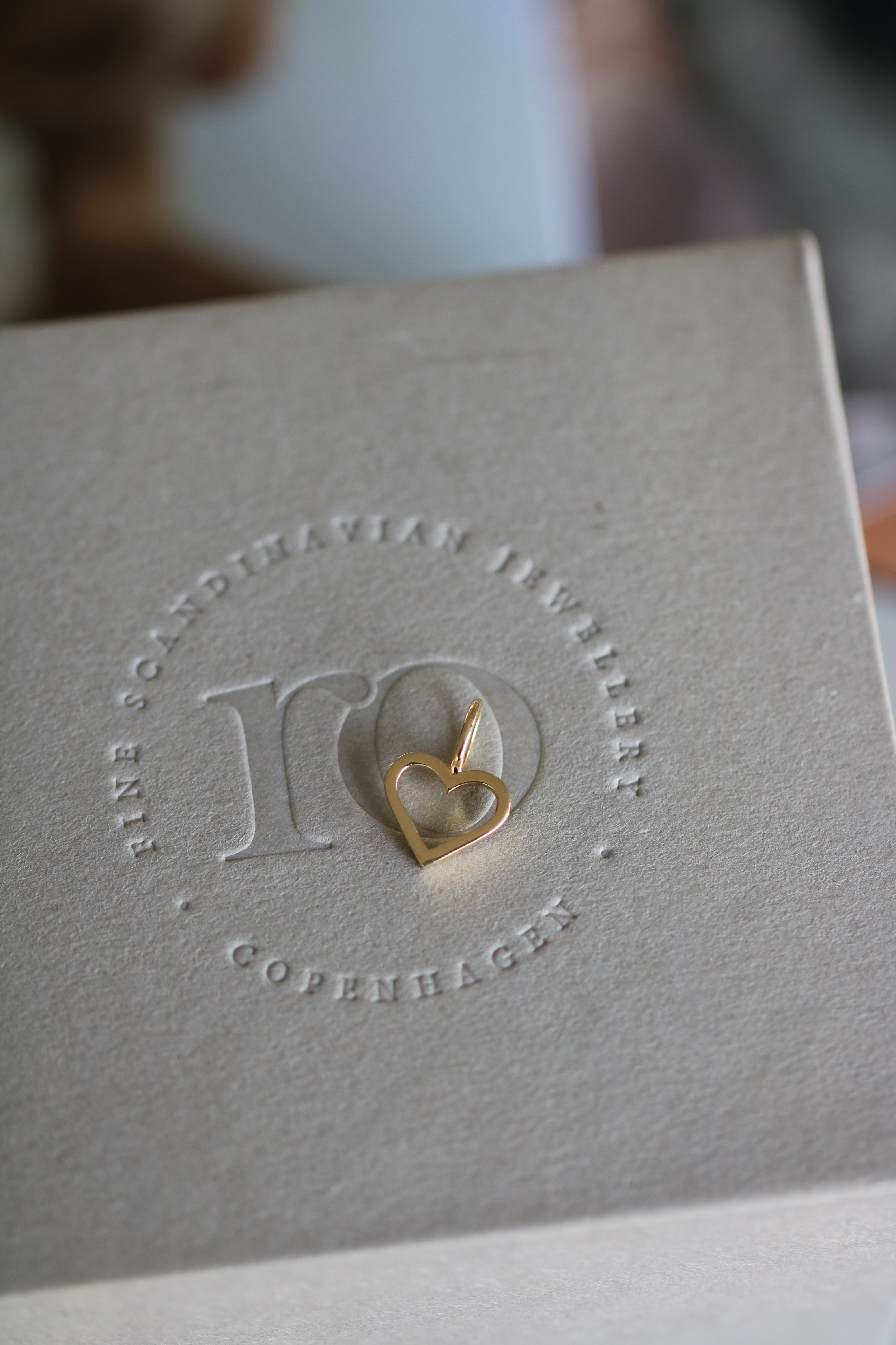 Symbols Open Heart Anheng - 18kt Hvitt Gull