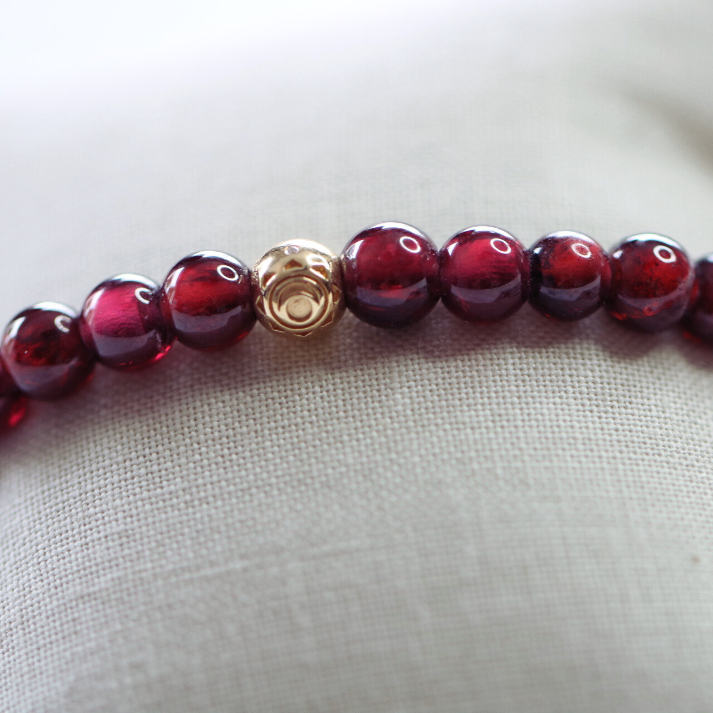 Inner Peace Sakralchakra armbånd – 18kt Gult Gull