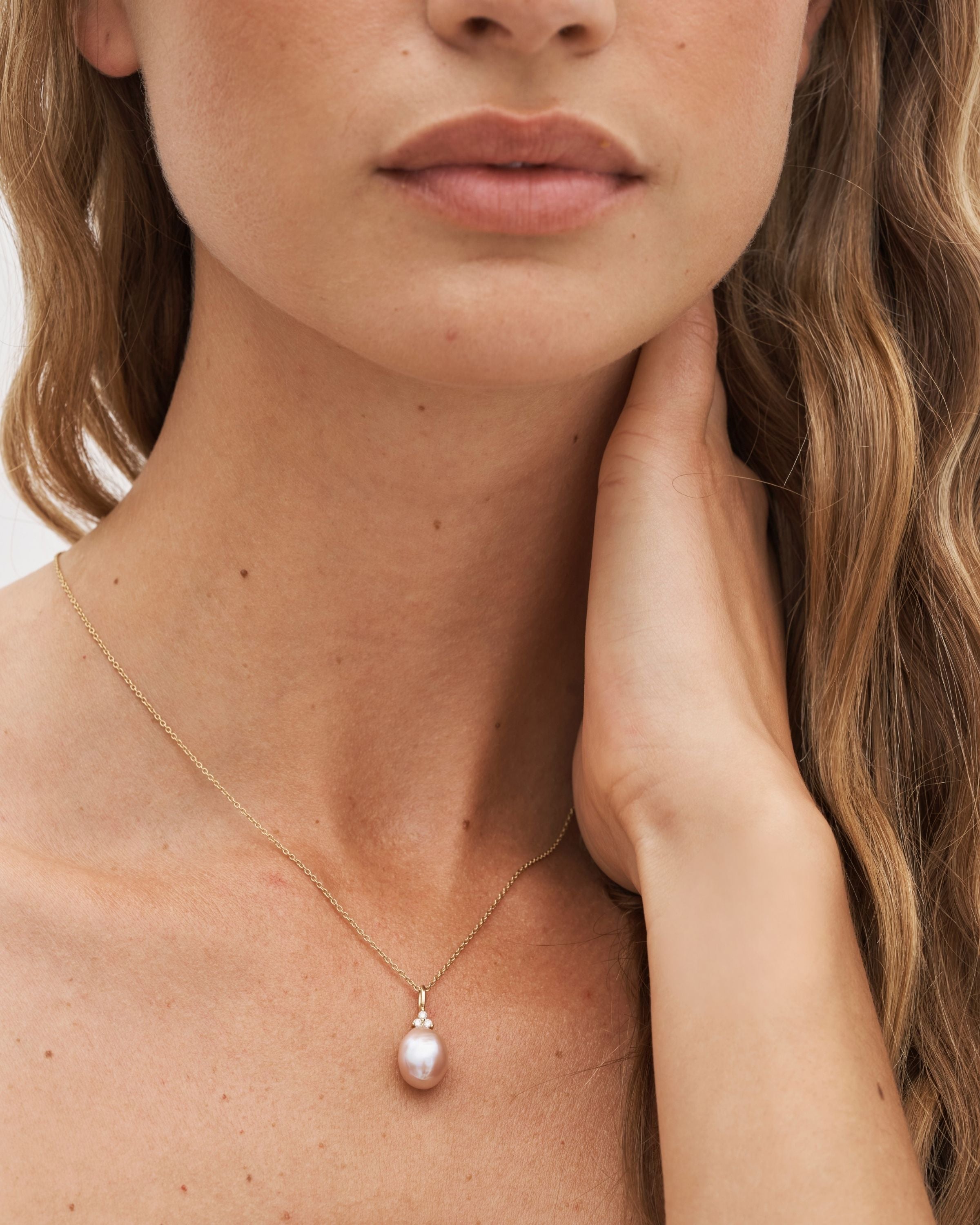 Fryd Pink Perle Anheng - 18kt Gult Gull