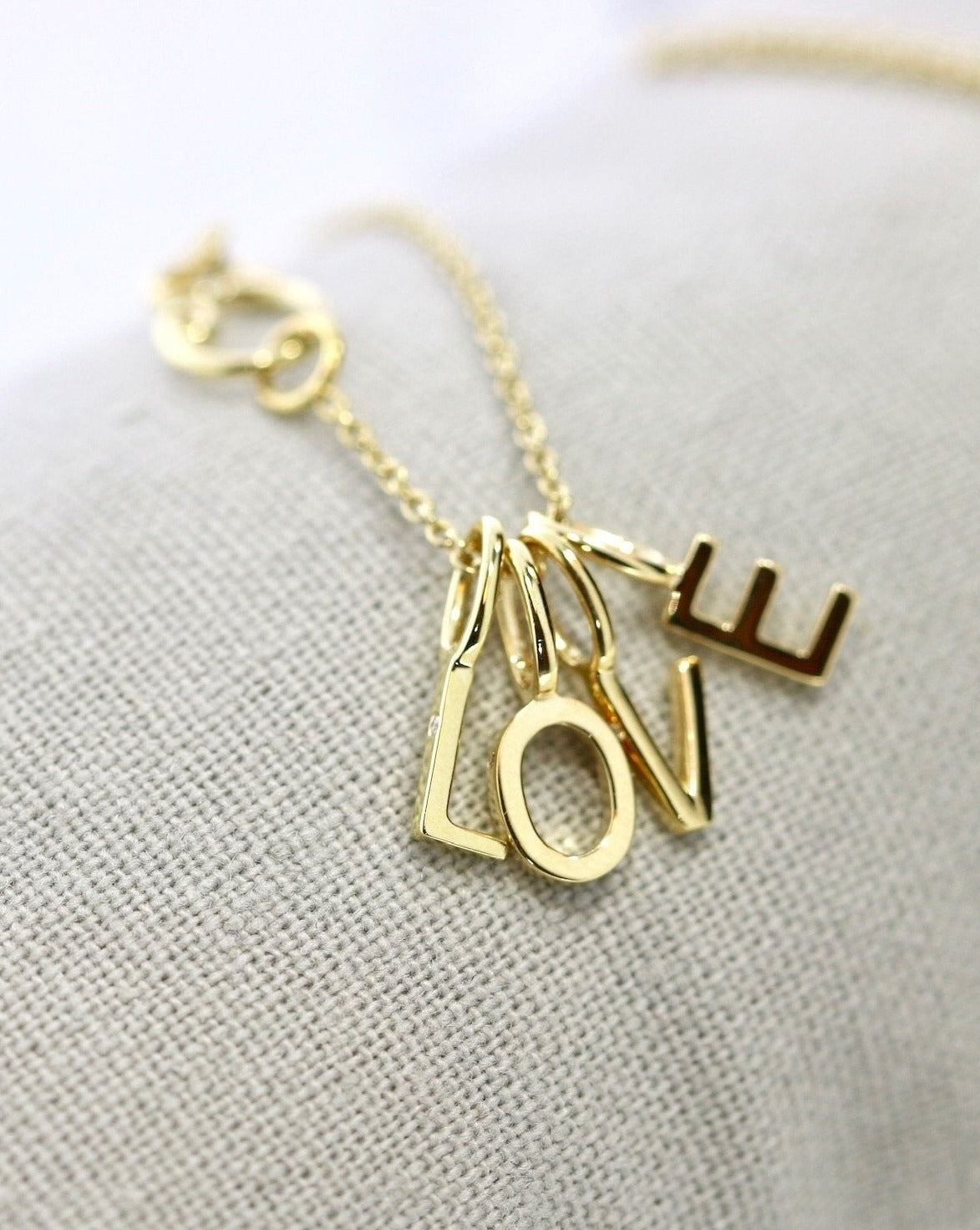 My V Pendant - 18kt Yellow Gold